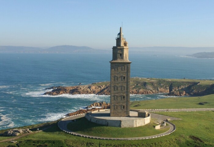Башня Геркулеса. \ Фото: livingthecamino.com.