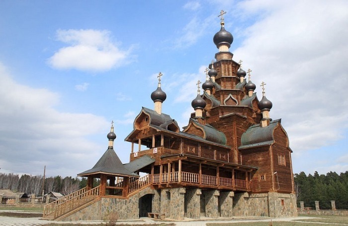 Храм Иконы Божьей Матери в Верхней Санарке