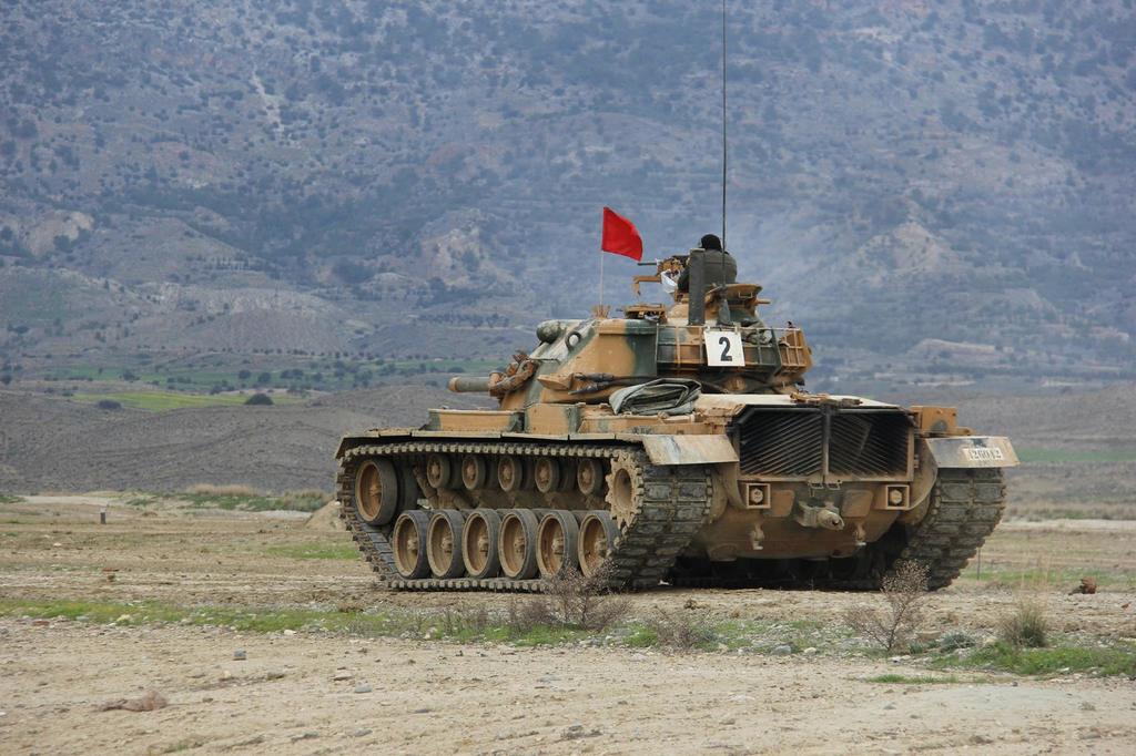 Почти четверть турецких танков – это M48A5T2, модификация американского танка 1950-х годов. 105-мм пушка слишком слаба для противостояния более современным машинам, а лобовая броня (не говоря уже о бортовой) пробивается практически любым встречающимся в наши дни противотанковым средством / ©Wikimedia Commons