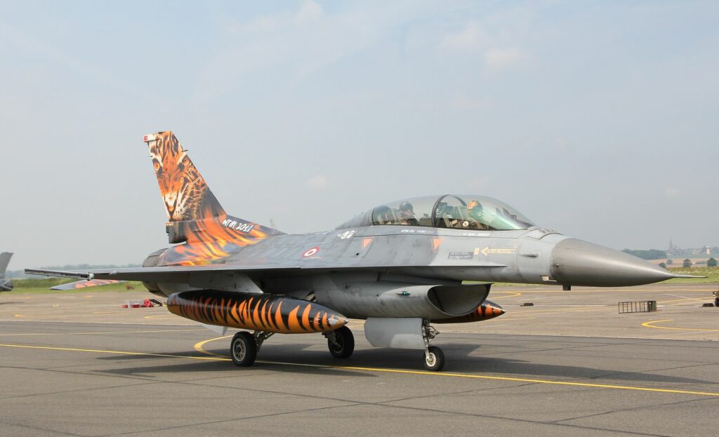 Турецкий истребитель F-16D. Довольно неплохой самолет, хотя и заметно менее опасный, чем Су-35 / ©Wikimedia Commons