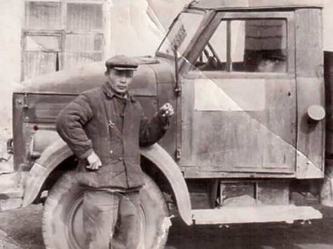 Власти подарили ветерану на 101-летие тысячу рублей и сертификат на 500 рублей 