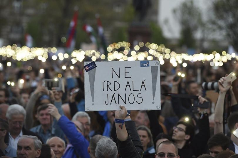 © AP Photo / MTI/Zoltan Balogh Протесты против новой системы образования в Венгрии. Апрель 2017 года