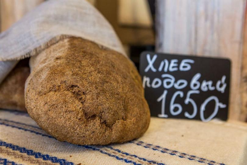 Герман Стерлигов продает в Петербурге хлеб по 1600 рублей за буханку