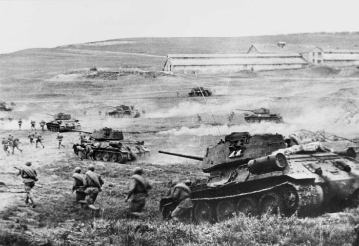 Т-34 с десантом ведут бой за станцию Раздельная в районе Одессы| Фото: www.kskdivniy.ru.