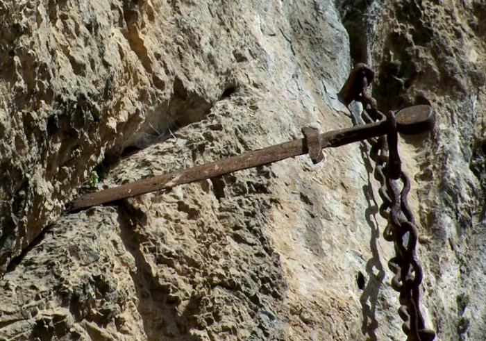 Уникальная реликвия в Нотр-Даме, но не парижском. /Фото: billionnews.ru