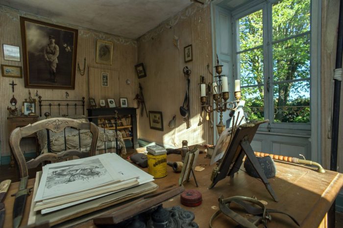 Родители замуровали комнату сына, погибшего еще 100 лет назад, превратив ее в капсулу времени (Белабр, Франция). | Фото: twizz.ru.