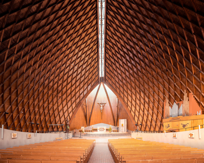 Собор Богоматери, Вирофлэй, Франция. (Louis, Luc and Thierry Sainsaulieu, 1966). | Фото: ©Thibaud Poirier.