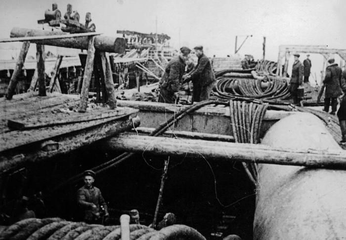 Осажденный город нуждался в подаче электричества. |Фото: sell-off.livejournal.com.