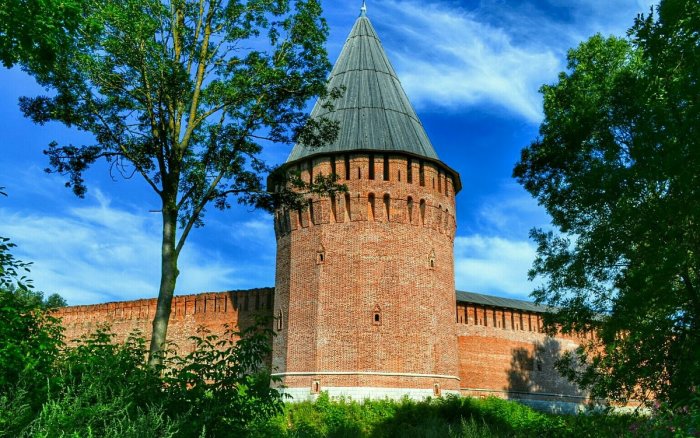 Кроме того, любая башня - это еще точка обороны. |Фото: fotokto.ru.