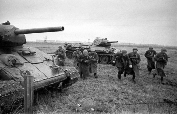 Т-34 на поле боя| Фото: Wio.Ru.
