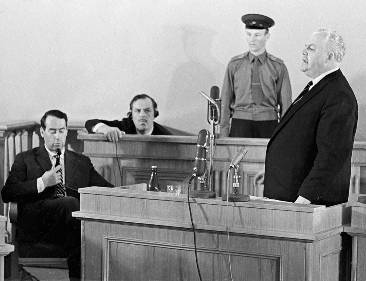 Процесс по делу англо-американских шпионов Олега Пеньковского и Гревилла Винна (2 слева).