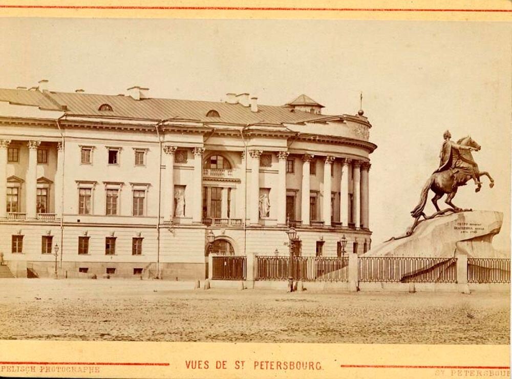 Памятник Петру I