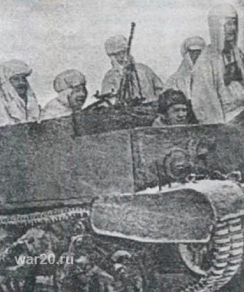 Разведчики на английской танкетке 