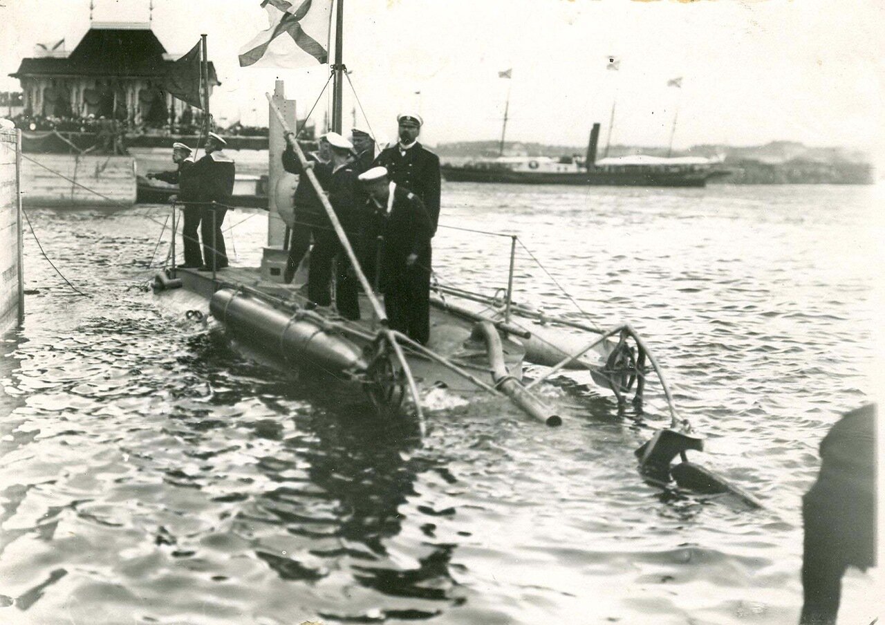 05.Спуск на воду подводной лодки «Дельфин» (проект И.Г.Бубнова , И.С.Горюнова, М.Н.Беклемишева), построенной на Балтийском судостроительном и механическом заводе