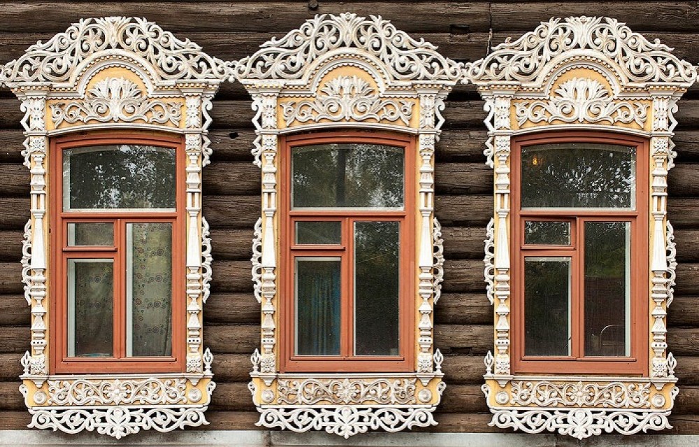 Оконные наличники как символ защиты в русском зодчестве
