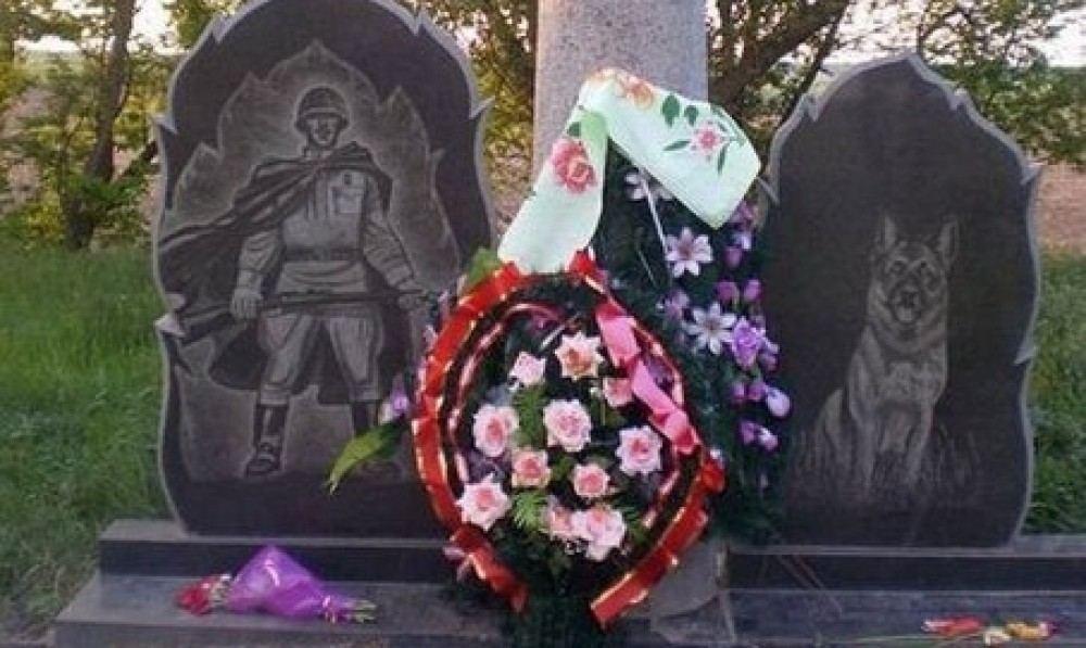Рукопашный бой людей и собак